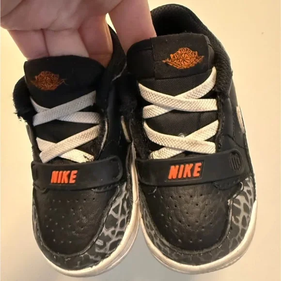 Nike Jordan Toddler Black & White Sneaker with Orange Accents size 6c - Picture 3 of 5